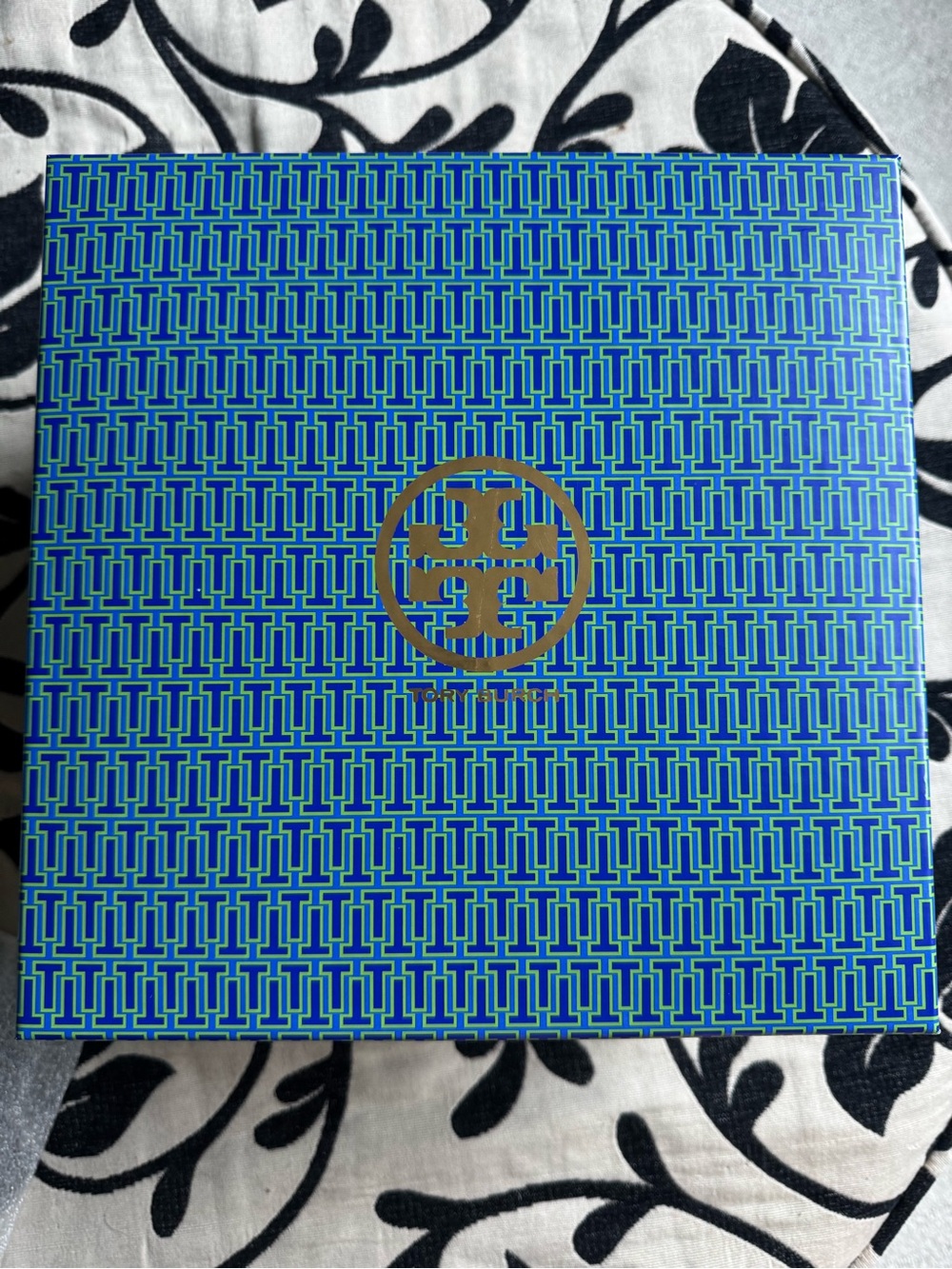 Tory Burch Pebbled Leather Crossbody Bag in Mustard Gold-Tone Logo - Picture 3 of 14